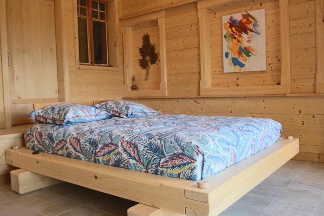 Les Abeilles Bed & Breakfast Romont Eksteriør bilde