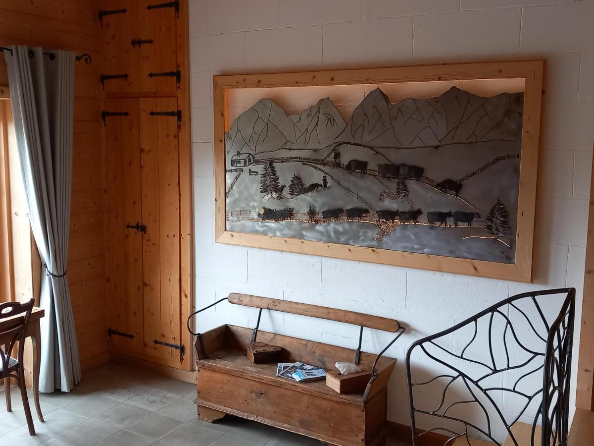 Les Abeilles Bed & Breakfast Romont Eksteriør bilde