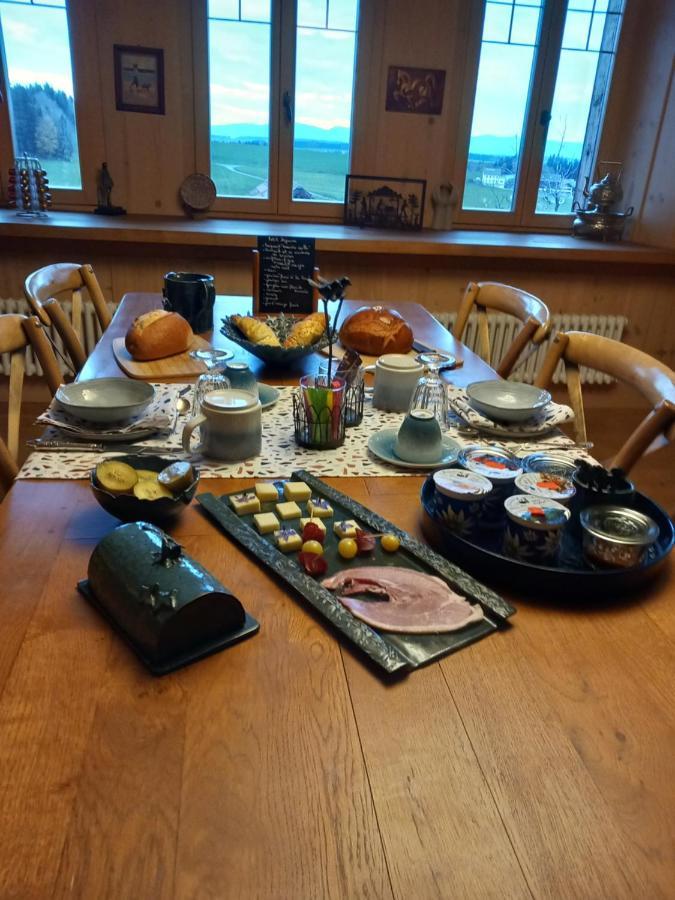 Les Abeilles Bed & Breakfast Romont Eksteriør bilde