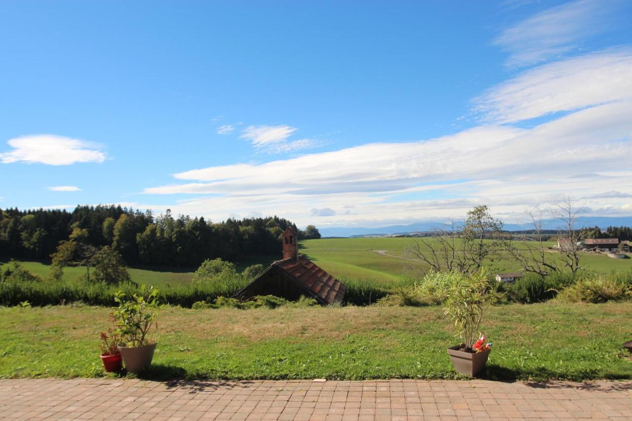 Les Abeilles Bed & Breakfast Romont Eksteriør bilde