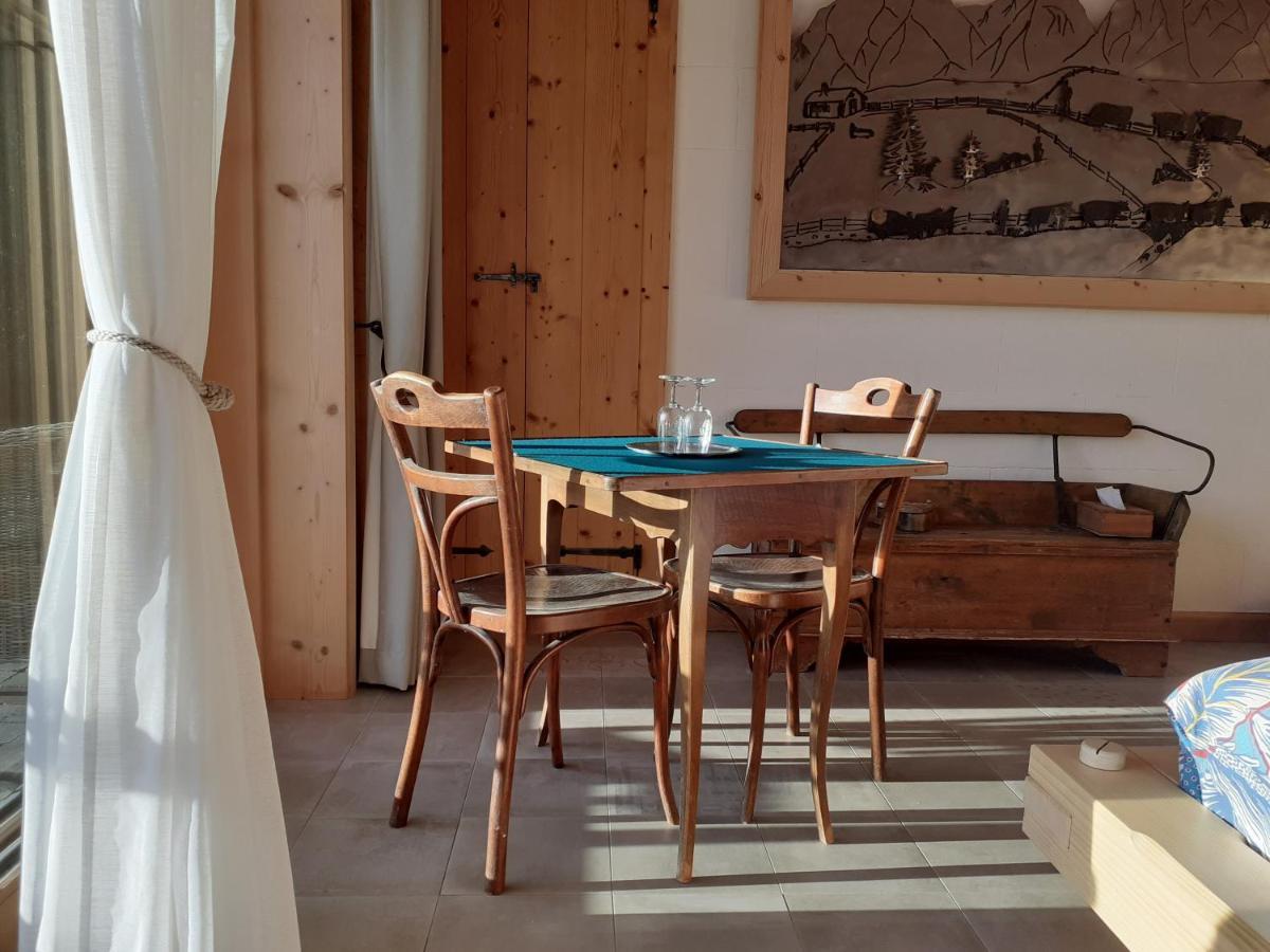Les Abeilles Bed & Breakfast Romont Eksteriør bilde