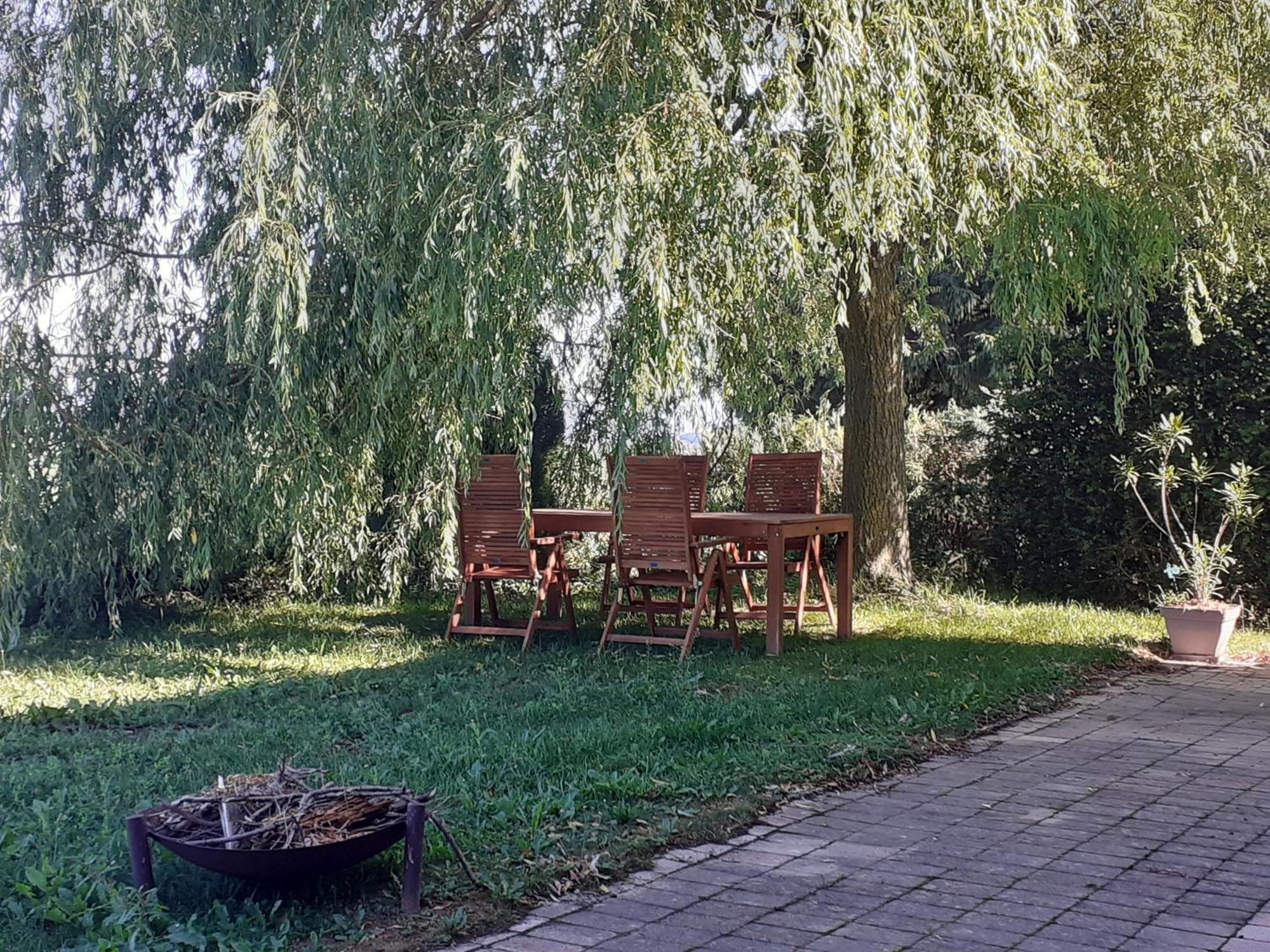 Les Abeilles Bed & Breakfast Romont Eksteriør bilde